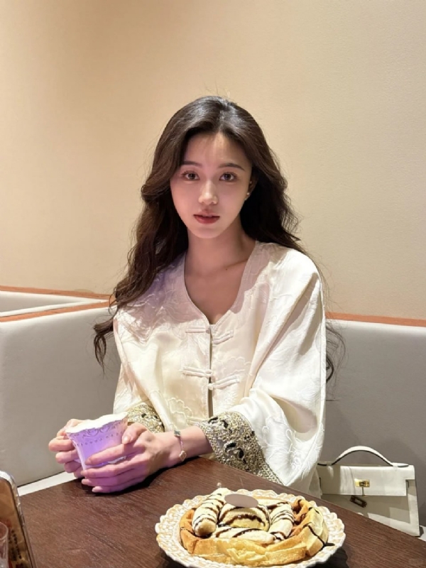 Anna的第一张照片--香港闪婚服务中心